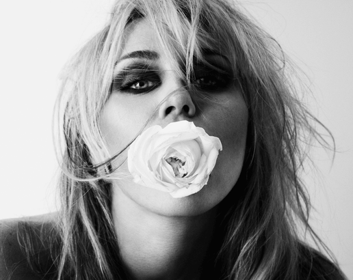 Bass Persuades Lyrics - Miley Cyrus